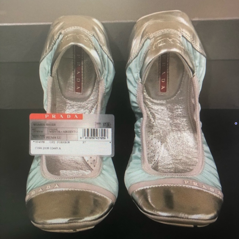 Authentic Prada Flats size 37.5 US size 7.5